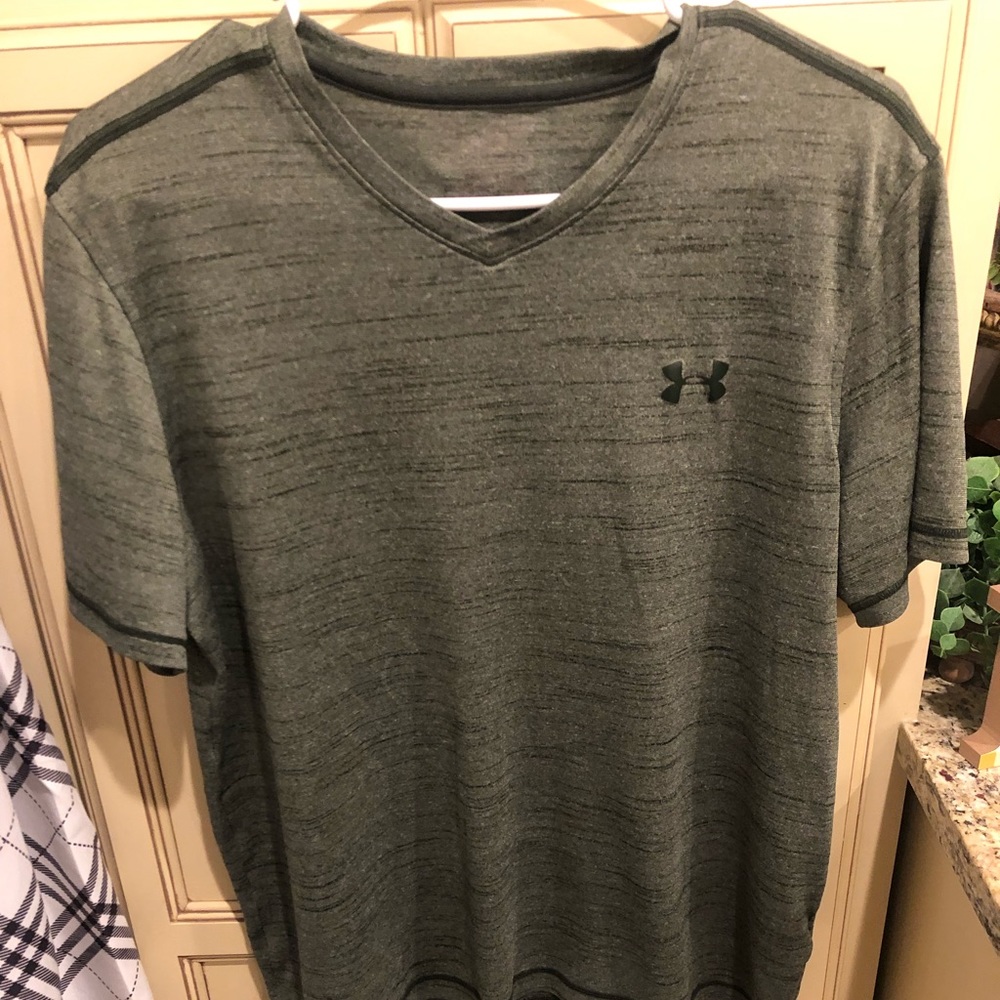 Under Armour men’s medium shirt